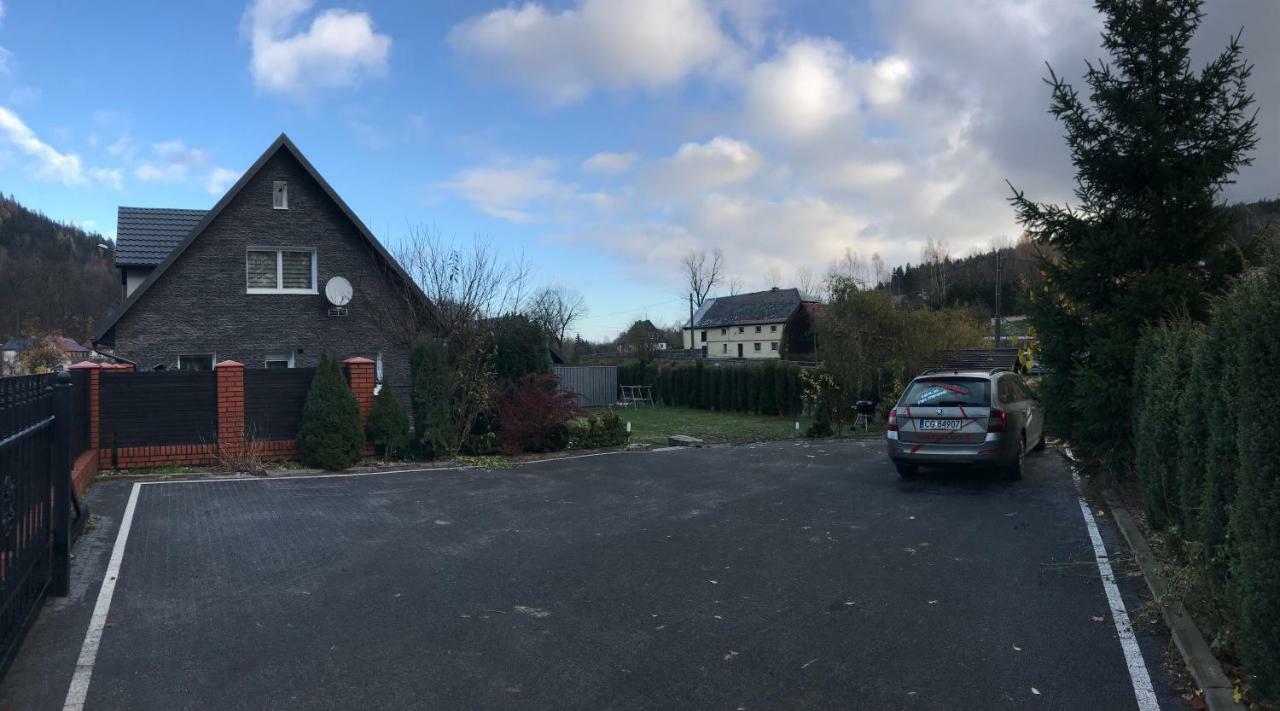 Świeradów-ZdrójDom Nad Kwisaアパートメント エクステリア 写真
