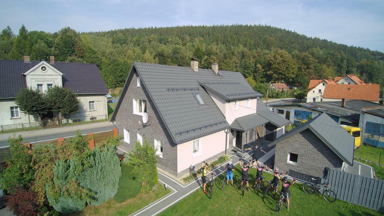 Świeradów-ZdrójDom Nad Kwisaアパートメント エクステリア 写真